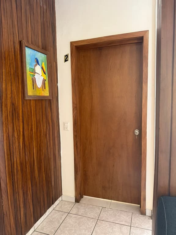Cuarto STUDY-ready: remodelado + baño privado